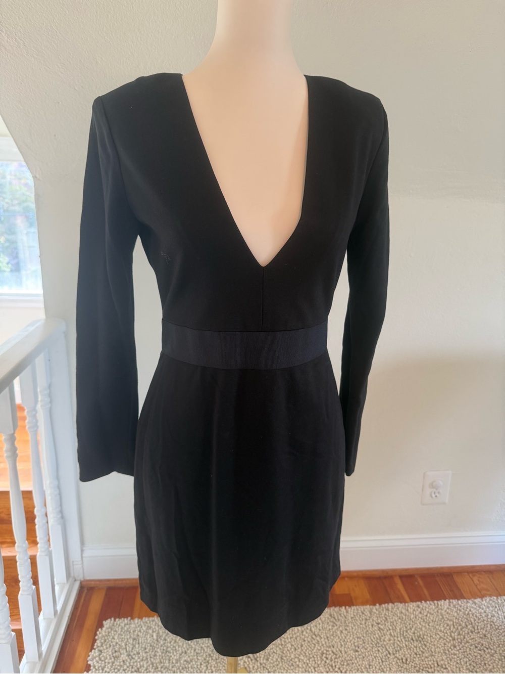 Alice + Olivia Simone Black Long-Sleeve V-Neck Dress Size 10 NWT